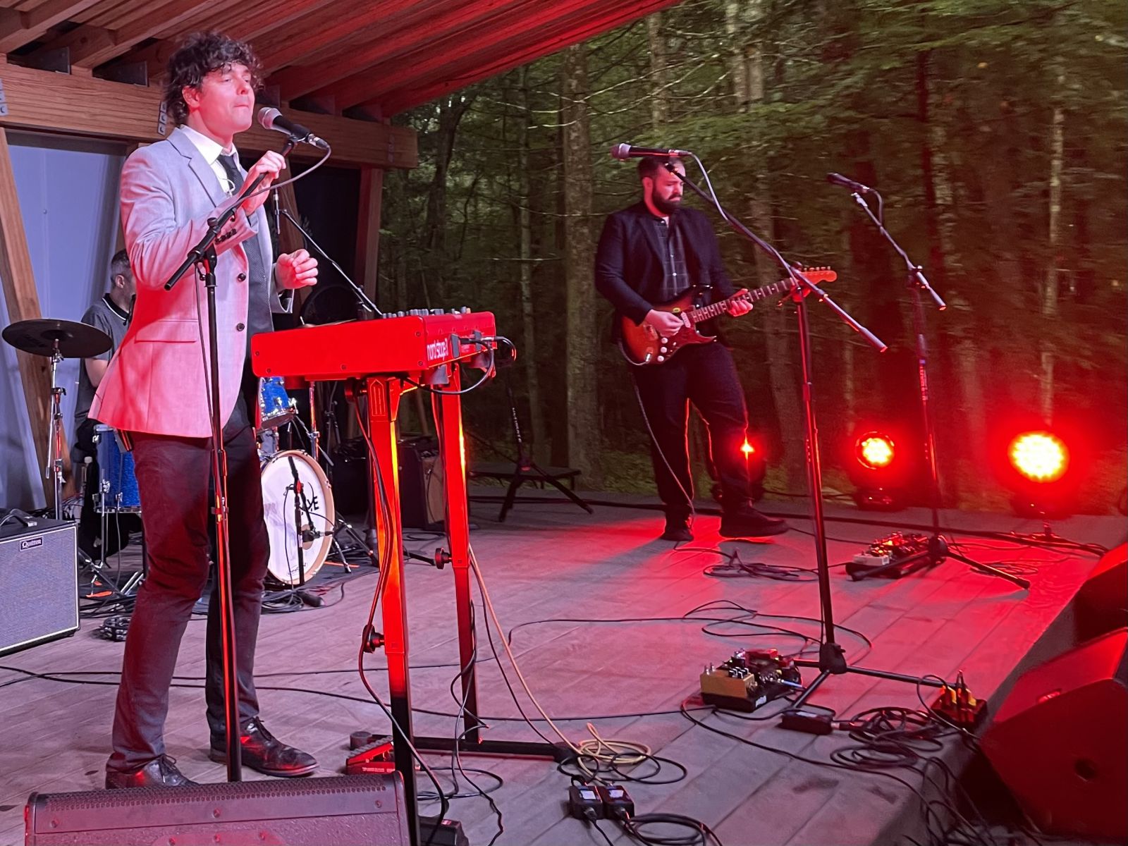 Musicasaurus :: Music Mixes, Reviews &amp; Reflections